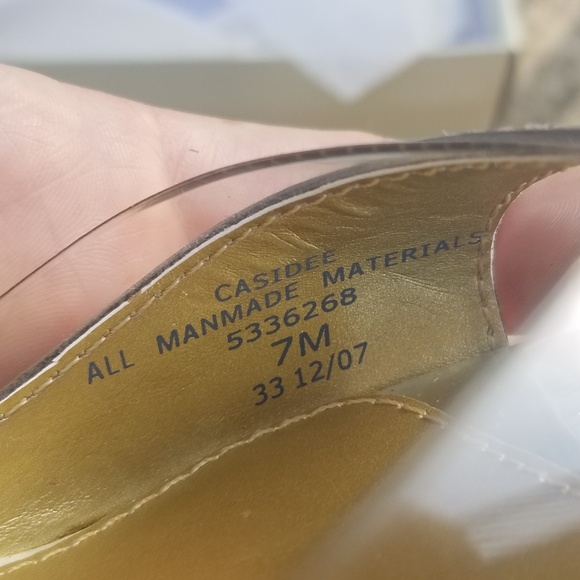 BNIB LIZ CLAIBORNE SILVER & ACRYLIC KITTEN HEELS - Picture 7 of 8